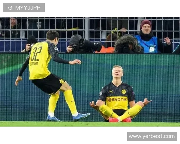 足球巨星静心打坐展示内心平和与专注精神的完美融合